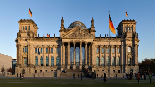 Reichstag_building_Berlin_view_from_west_before_sunset